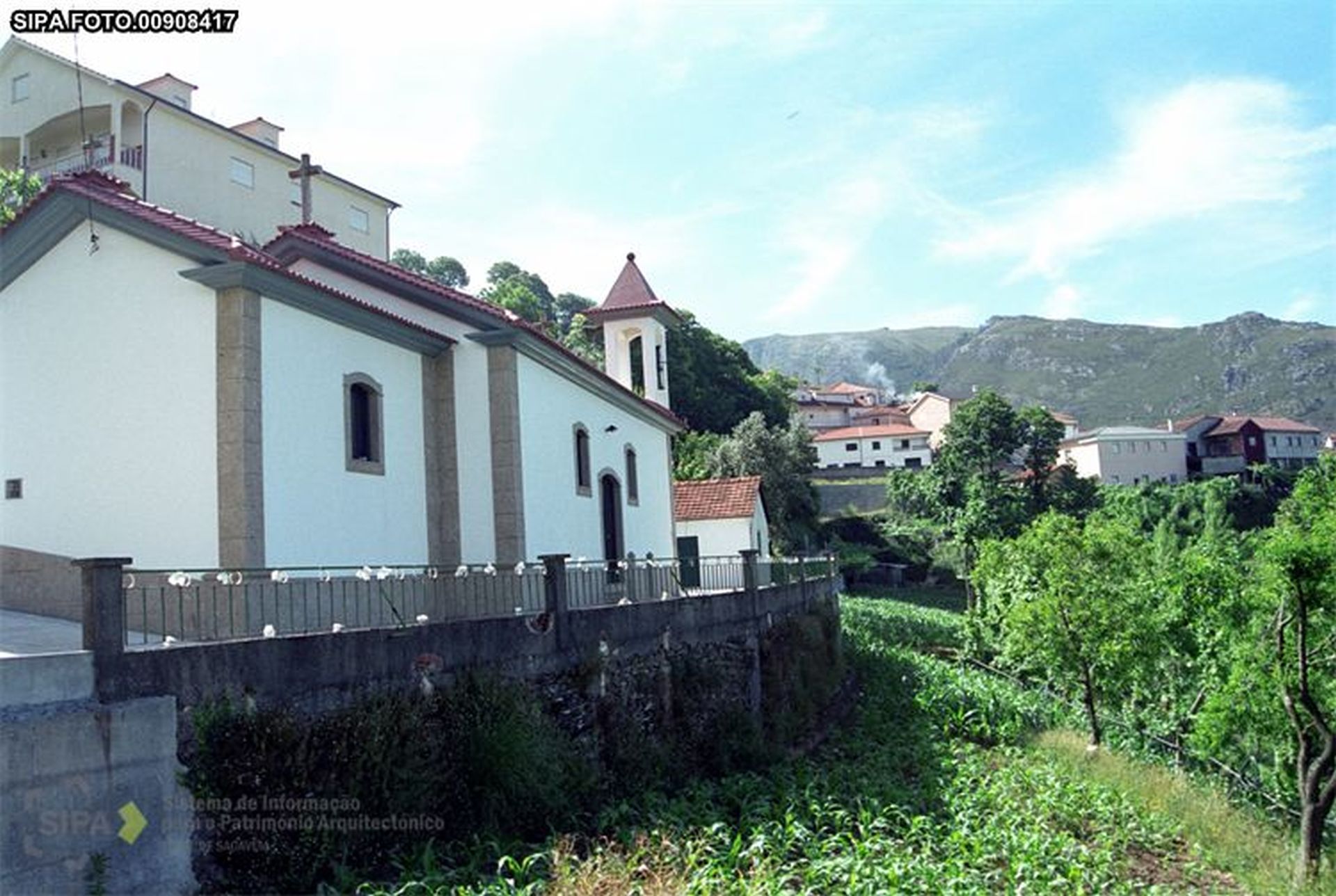 Igreja Paroquial de Santa Bárbara de Campanhó